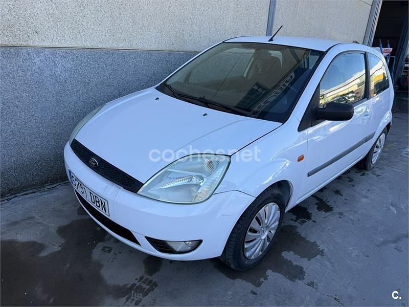 Blanco Usado 2004 Ford Fiesta Coupe | 2500 € (Precio justo) - Imagen 1/4