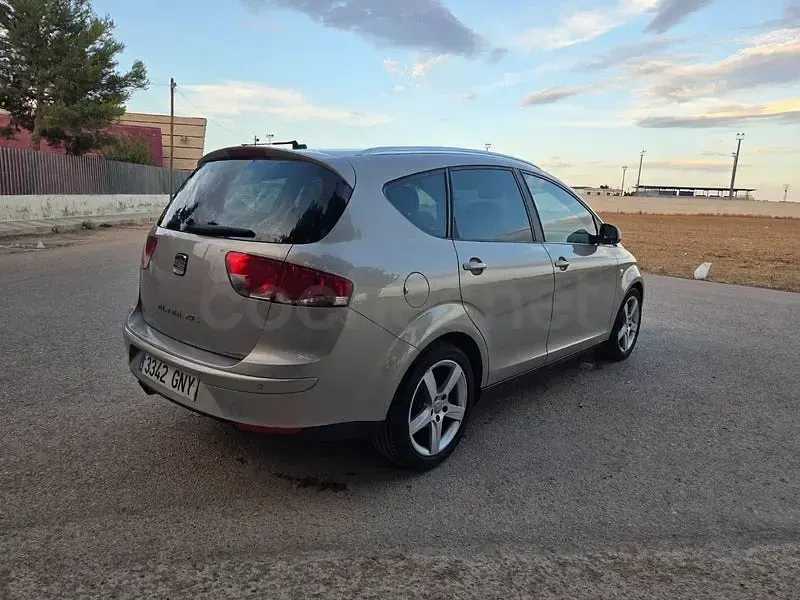 Usado Seat Altea XL Style 160 CV (117 kW) 2010 Gris / plata Monovolumen