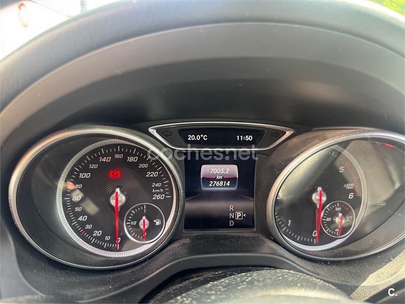 Usado Mercedes CLA220 Shooting Brake 177 CV (130 kW) 2017 Rojo Familiar