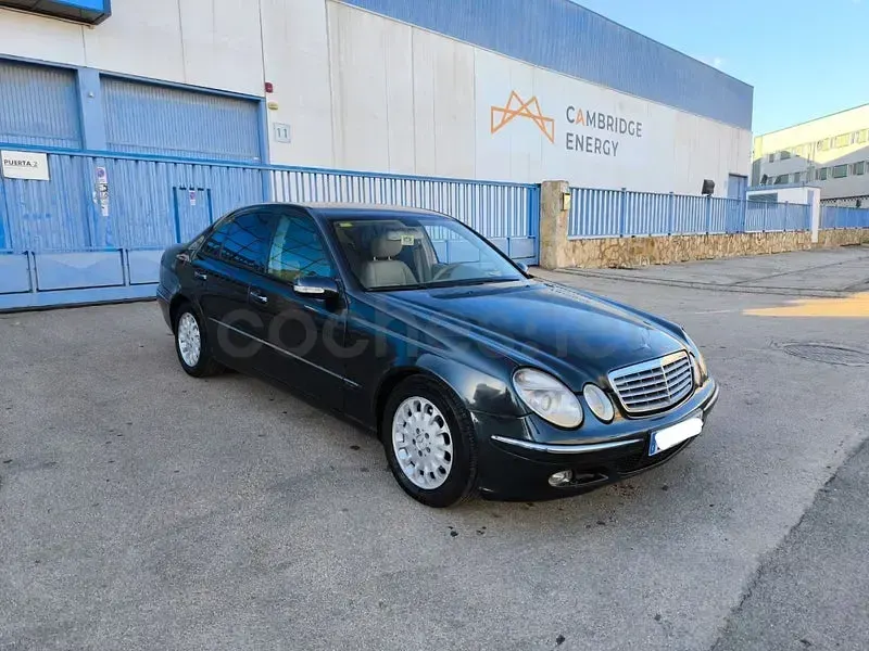 Usado Mercedes E280 Avantgarde 190 CV (139 kW) 2005 Azul Berlina