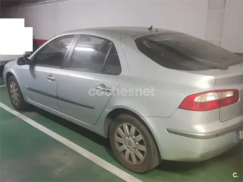 Usado Renault Laguna II Privilege 120 CV (88 kW) 2002 Gris / plata Berlina