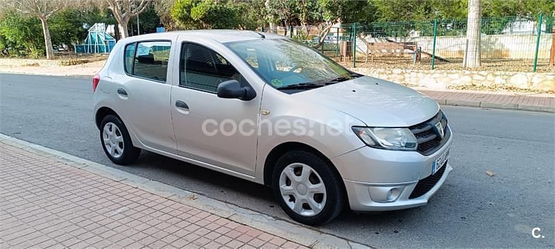 Usado Dacia Sandero Ambiance 75 CV (55 kW) 2013 Gris / plata Utilitario