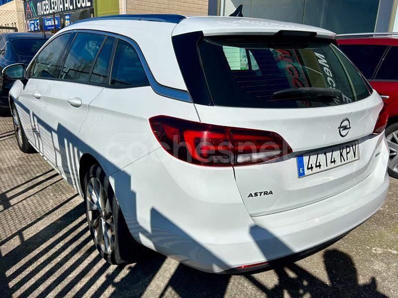Blanco Usado 2018 Opel Astra Innovation Familiar | 8999 € (Precio justo) - Imagen 1/4