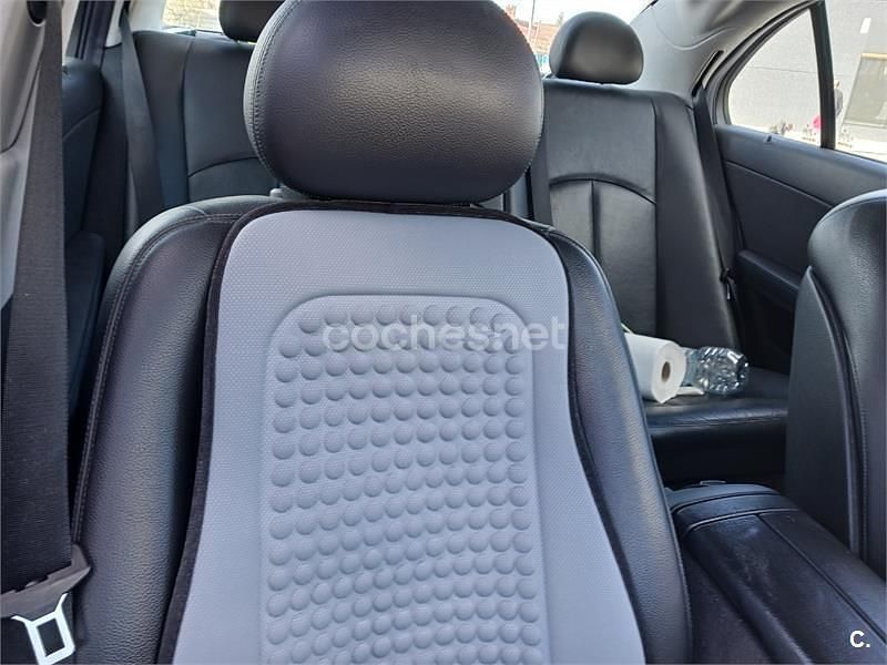 Usado Mercedes E220 Elegance 143 CV (105 kW) 2002 Gris / plata Berlina