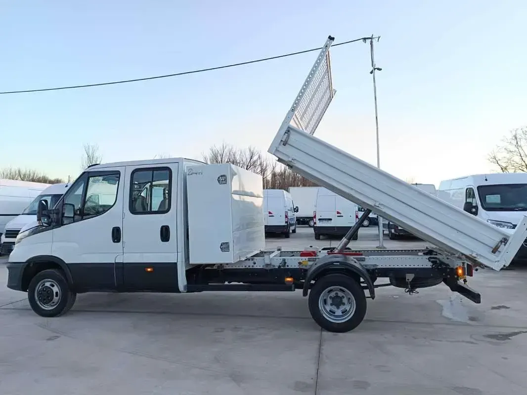Usado Iveco Daily 140 CV (102 kW) 2021 Blanco Van