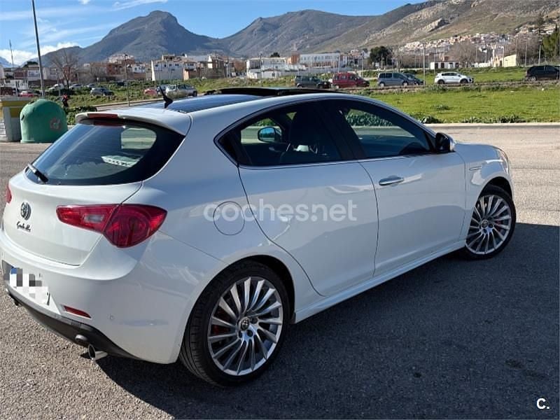 Usado Alfa Romeo Giulietta Distinctive 140 CV (102 kW) 2011 Blanco Berlina