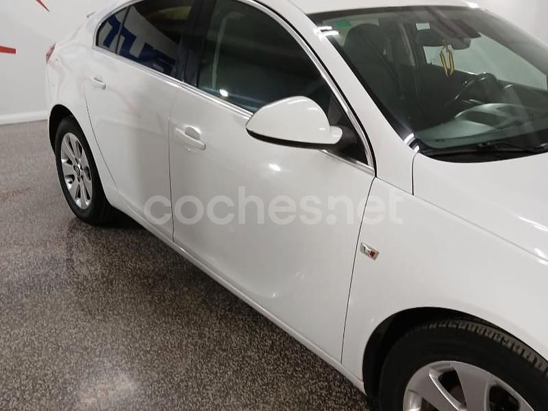 Usado Opel Insignia Selective 130 CV (95 kW) 2013 Blanco Berlina