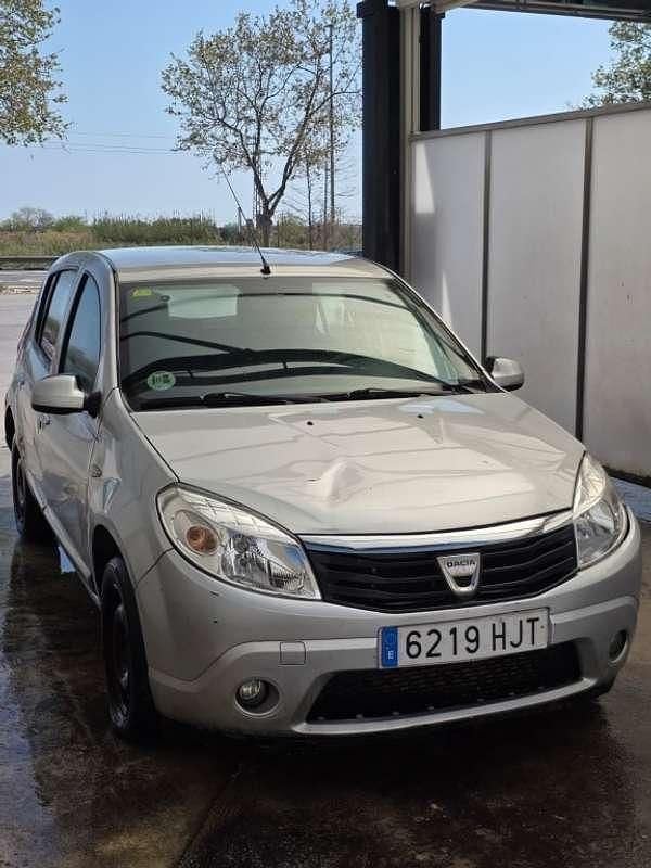 Usado Dacia Sandero Lauréate 75 CV (55 kW) 2012 Gris Utilitario