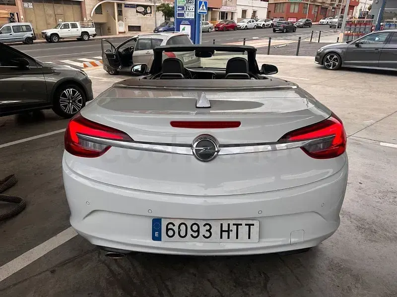 Usado Opel Astra GTC Sportive 170 CV (125 kW) 2013 Blanco Berlina