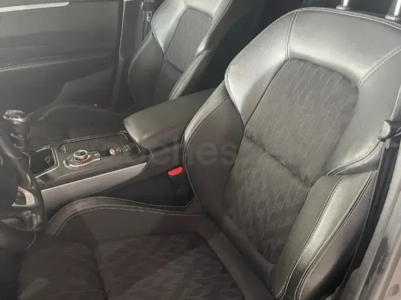 Usado Renault Talisman Business 150 CV (110 kW) 2020 Gris / plata Familiar