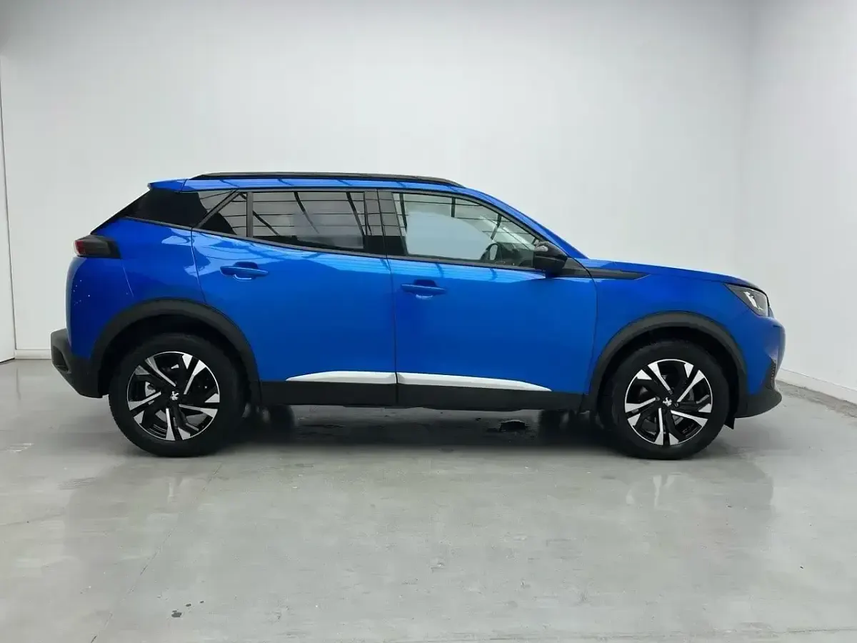 Usado Peugeot 2008 Allure 130 CV (95 kW) 2022 Azul SUV