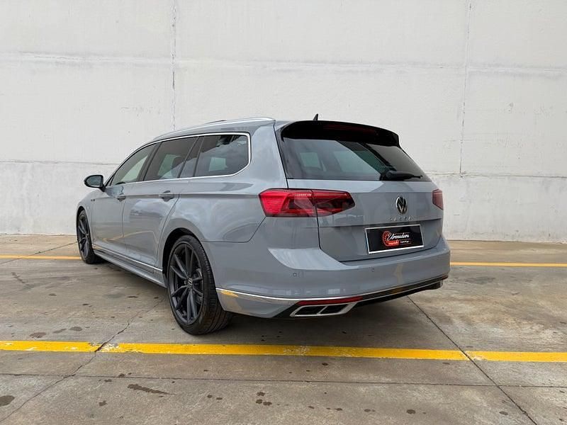 Usado VW Passat R-line 150 CV (110 kW) 2021 Gris / plata Familiar