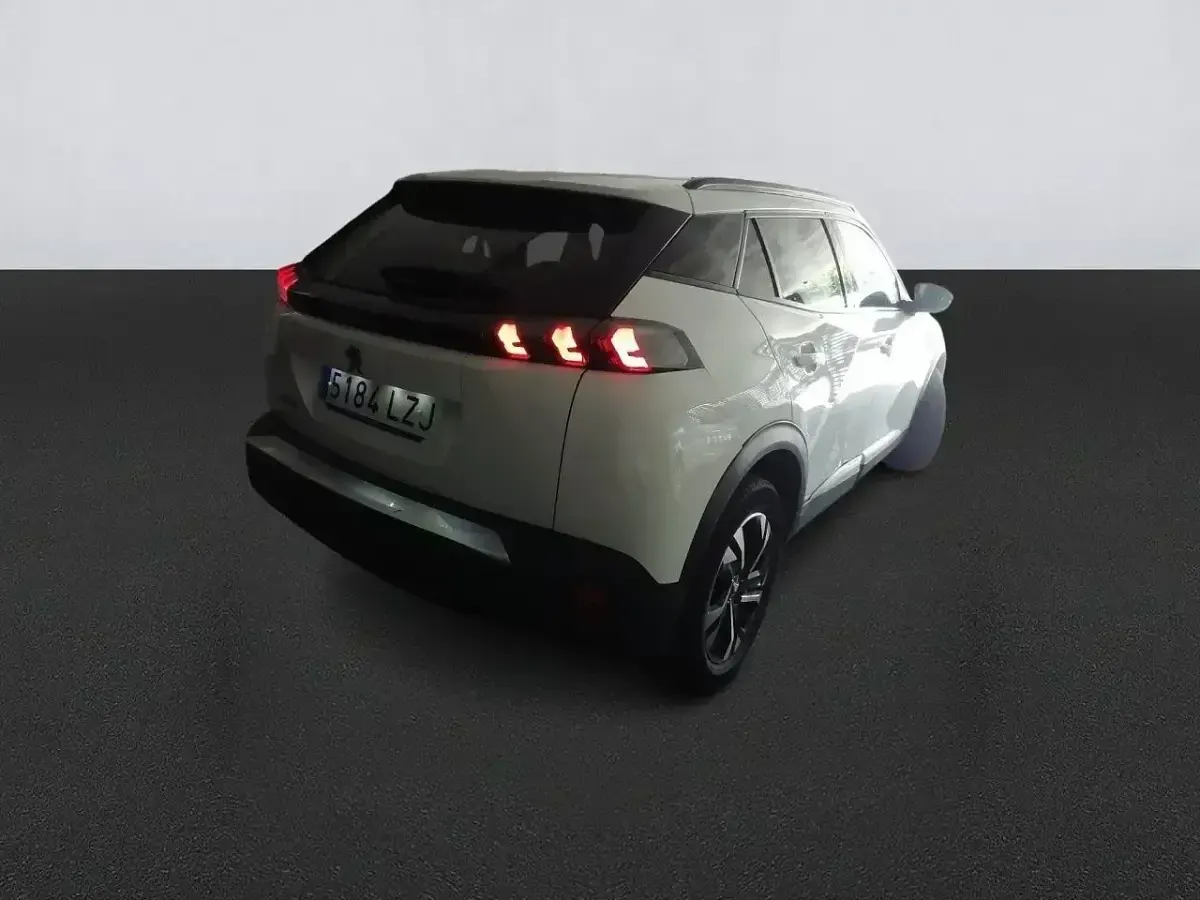 Usado Peugeot 2008 Allure 110 CV (80 kW) 2022 Blanco SUV