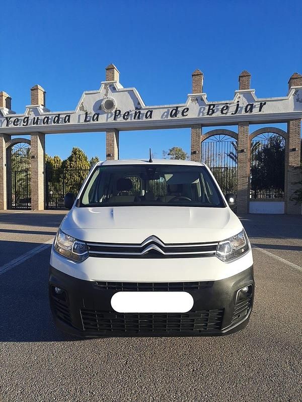 Usado Citroën Berlingo Feel 100 CV (73 kW) 2019 Blanco Monovolumen