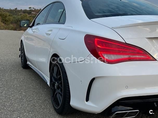 Usado Mercedes CLA180 AMG line 122 CV (89 kW) 2015 Blanco Berlina