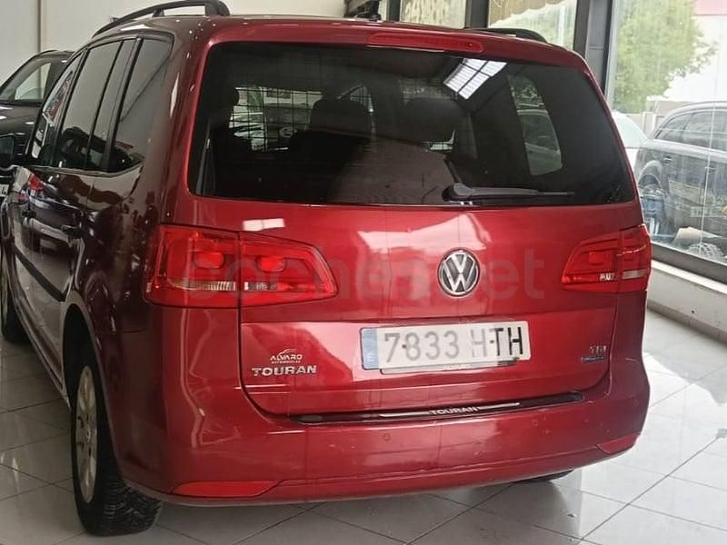 Usado VW Touran Advance 105 CV (77 kW) 2012 Granate Monovolumen