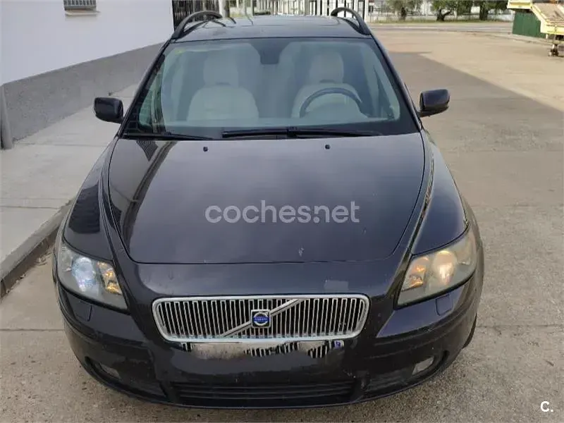 Usado Volvo V50 Summum 136 CV (100 kW) 2004 Negro Familiar