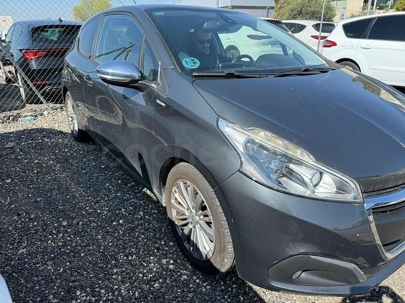 Usado Peugeot 208 Style 82 CV (60 kW) 2018 Gris / plata Utilitario