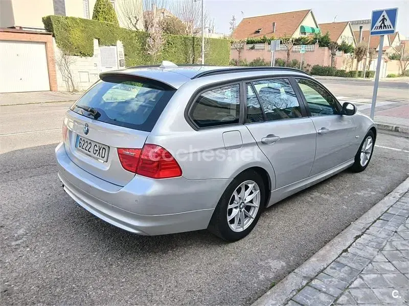 Usado BMW 318 143 CV (105 kW) 2010 Gris / plata Familiar