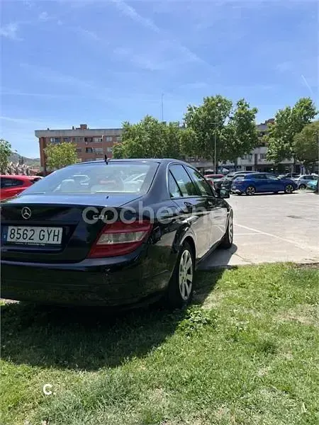 Usado Mercedes C200 Avantgarde 136 CV (100 kW) 2010 Negro Berlina