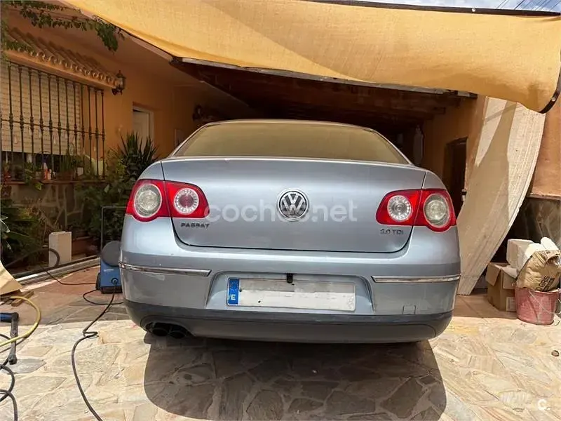 Usado VW Passat Advance 140 CV (102 kW) 2006 Gris / plata Berlina