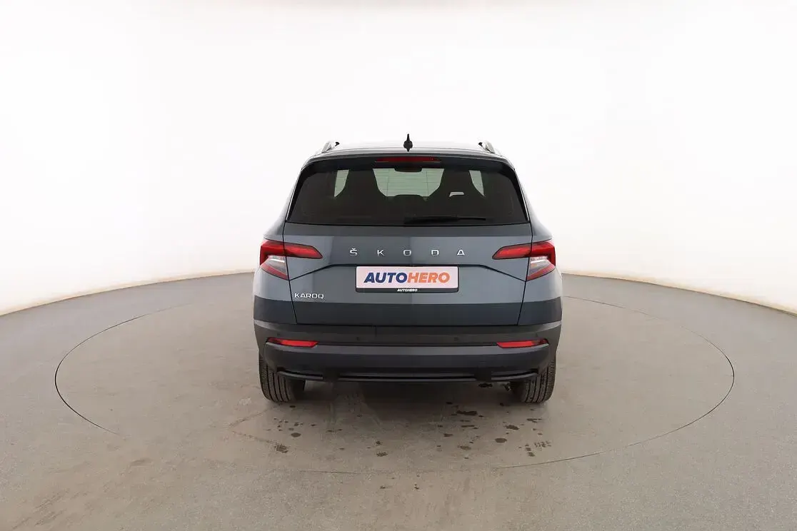 Usado Skoda Karoq Ambition 110 CV (80 kW) 2021 Gris SUV