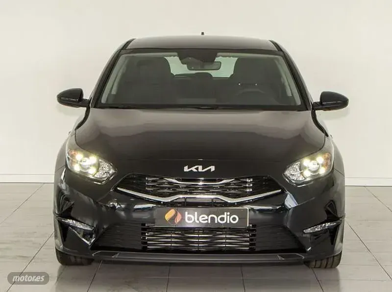 Usado Kia Ceed 100 CV (73 kW) 2024 Negro Utilitario