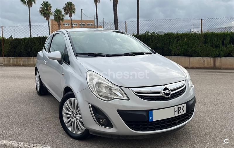 Gris / plata Usado 2013 Opel Corsa Selective Berlina | 4900 € (Buen precio) - Imagen 1/4