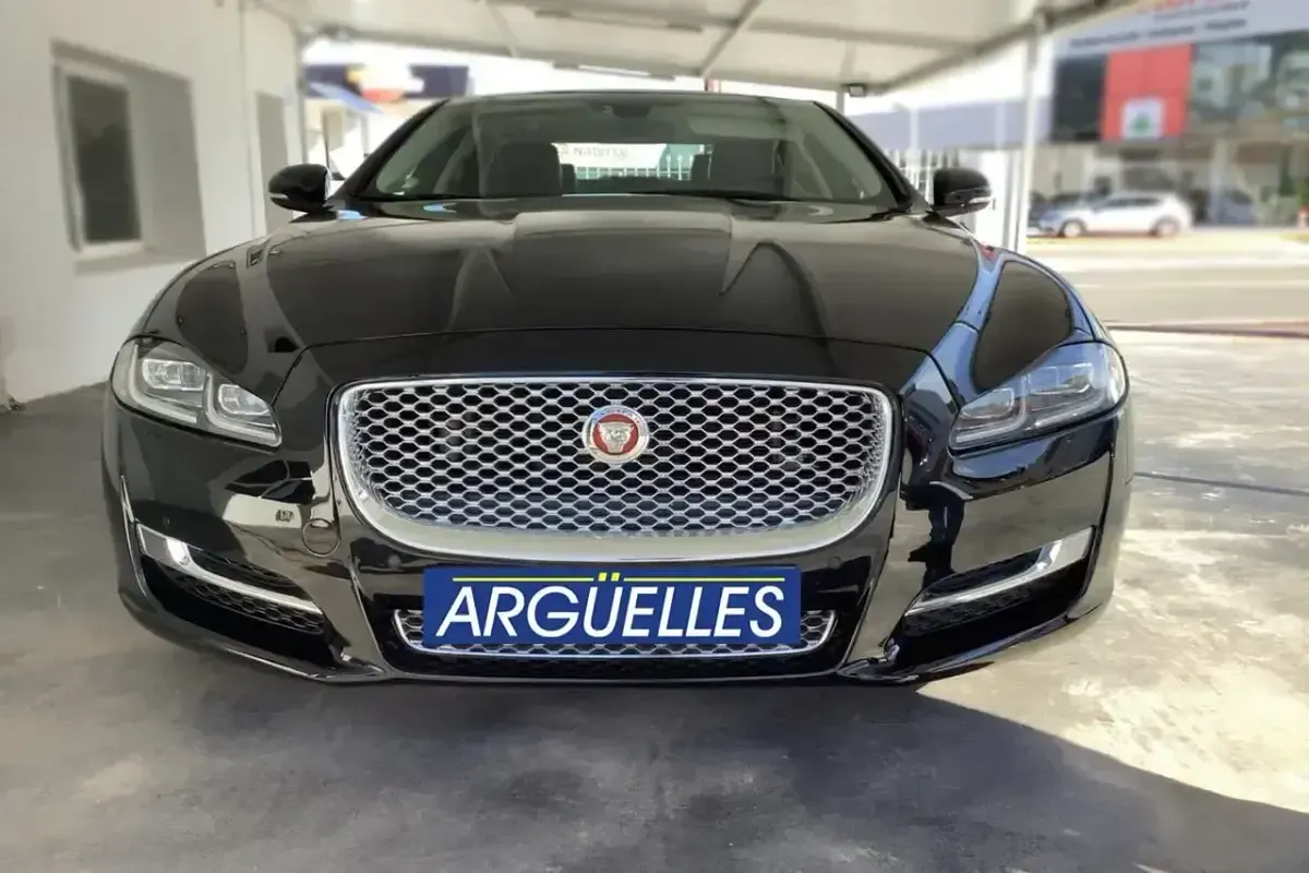 Usado Jaguar XJ Luxury 300 CV (220 kW) 2016 Negro Berlina