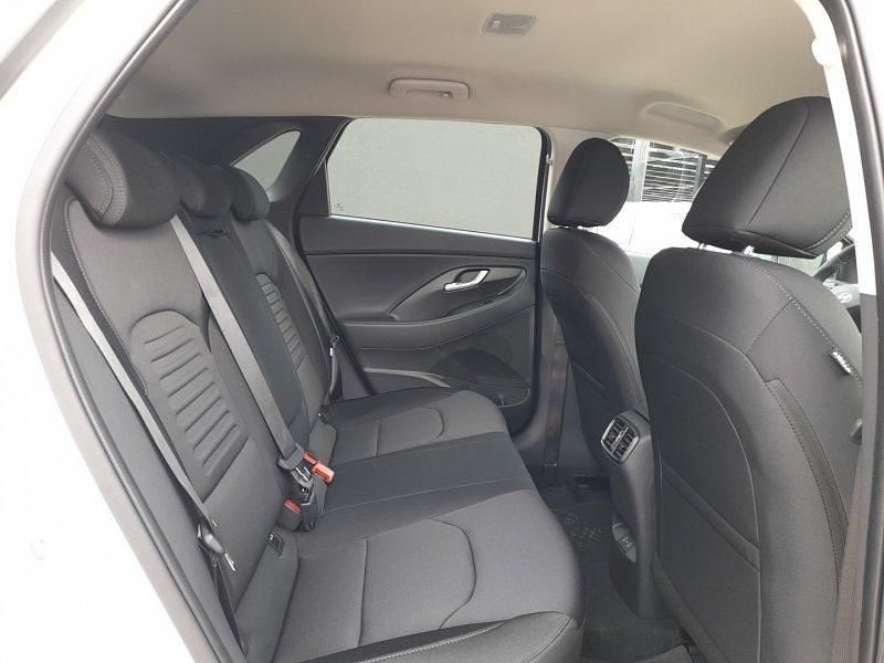 Nuevo Hyundai i30 100 CV (73 kW) 2025 Blanco atlas Utilitario