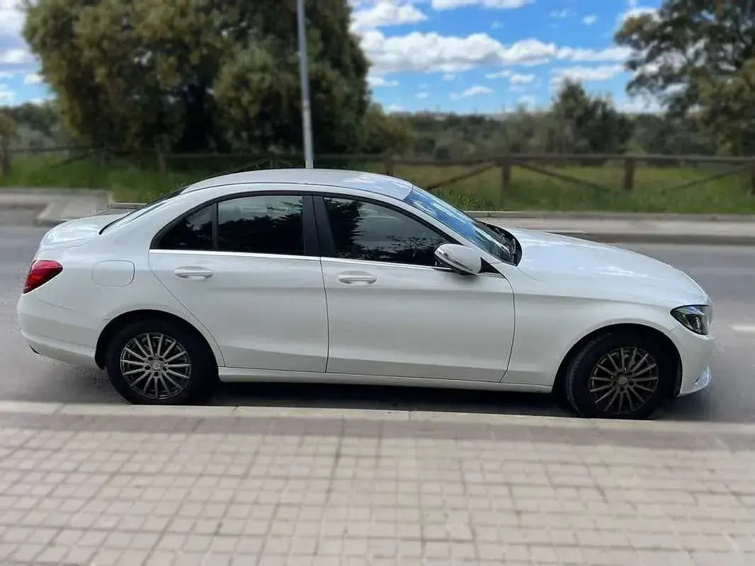 Usado Mercedes C180 AMG line 156 CV (114 kW) 2015 Blanco Familiar