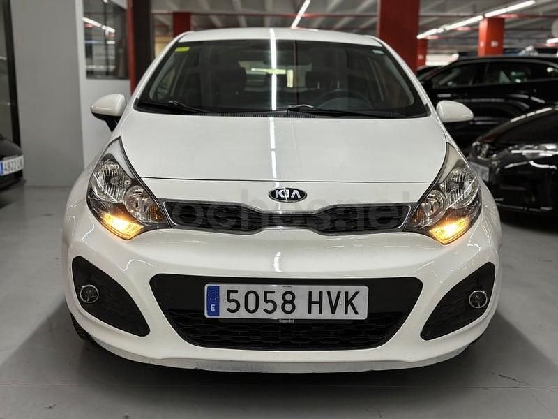 Usado Kia Rio 90 CV (66 kW) 2014 Blanco Berlina
