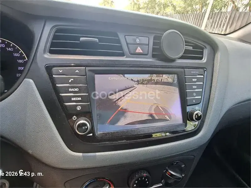 Usado Hyundai i20 100 CV (73 kW) 2018 Blanco Berlina
