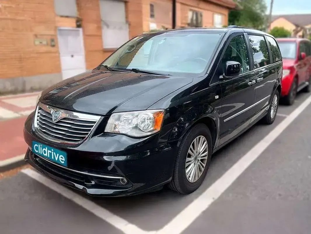Usado Lancia Voyager Platinum 163 CV (119 kW) 2012 Negro Monovolumen