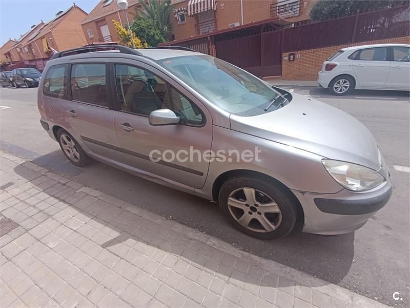 Usado Peugeot 307 110 CV (80 kW) 2004 Gris / plata Familiar