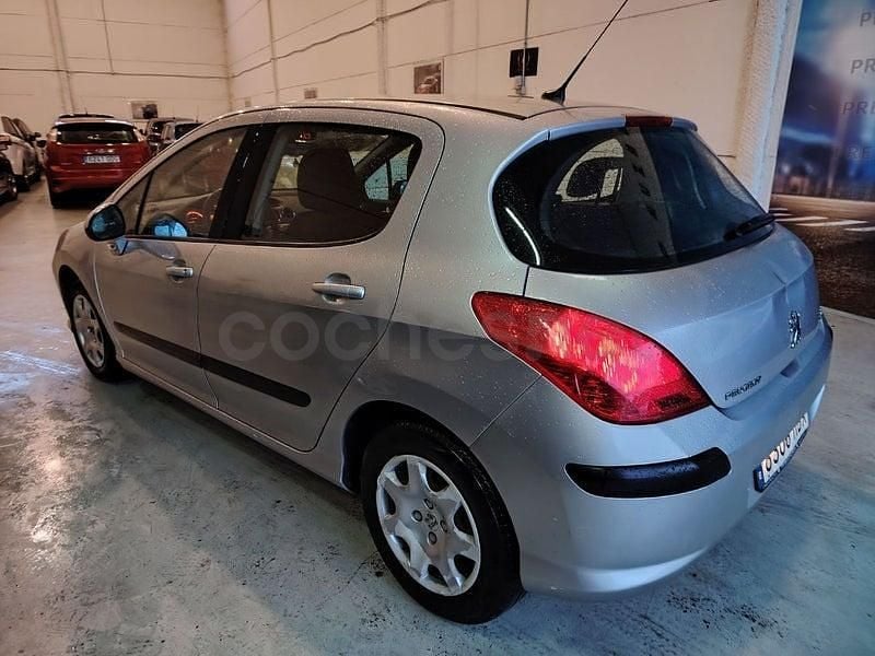 Usado Peugeot 308 Premium 112 CV (82 kW) 2011 Gris / plata Berlina