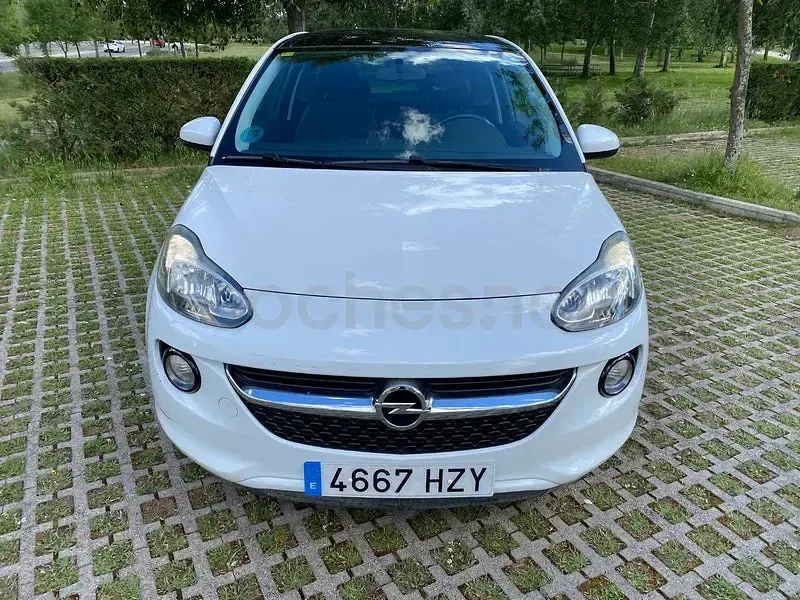Usado Opel Adam Glam 100 CV (73 kW) 2014 Blanco Utilitario