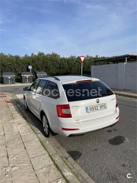 Usado Skoda Octavia Ambition 105 CV (77 kW) 2014 Blanco Familiar