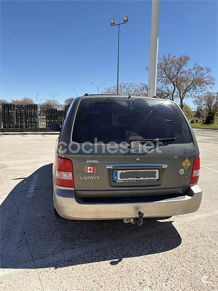 Usado Kia Carnival EX 144 CV (105 kW) 2004 Gris / plata Monovolumen