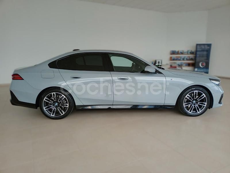 Usado BMW 520 Comfort Edition 197 CV (144 kW) 2025 Gris / plata Berlina