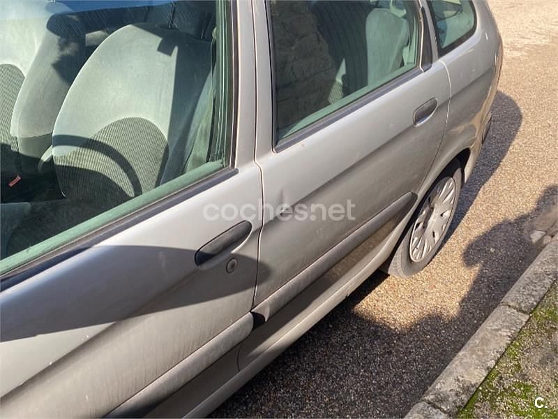 Usado Citroën Xsara Picasso 92 CV (67 kW) 2007 Beige Monovolumen