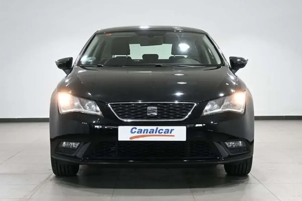 Usado Seat Leon ST Style 110 CV (80 kW) 2017 Negro Familiar