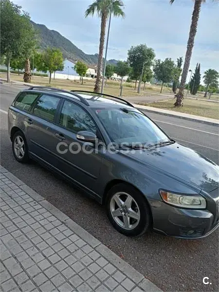 Usado Volvo V50 Momentum 136 CV (100 kW) 2008 Gris / plata Familiar