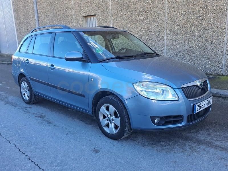 Usado Skoda Fabia 86 CV (63 kW) 2010 Azul Familiar