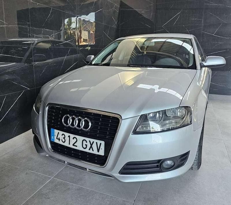 Usado Audi A3 Sportback Ambition 105 CV (77 kW) 2010 Gris Utilitario