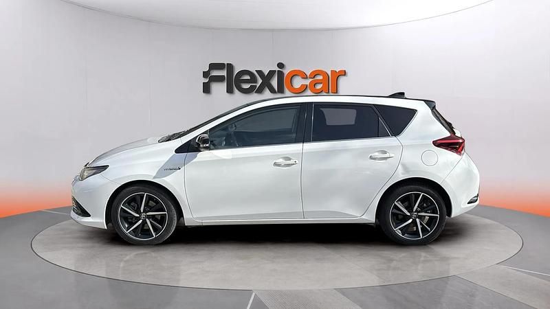Usado Toyota Auris Hybrid Active 136 CV (100 kW) 2018 Blanco Berlina