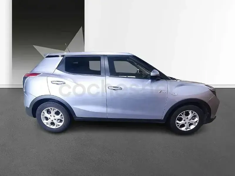 Usado KGM Tivoli 163 CV (119 kW) 2025 Gris / plata SUV