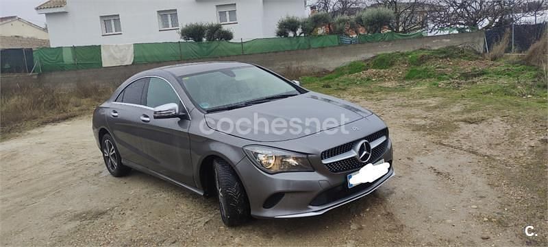 Usado Mercedes CLA220 Shooting Brake 177 CV (130 kW) 2018 Gris / plata Familiar