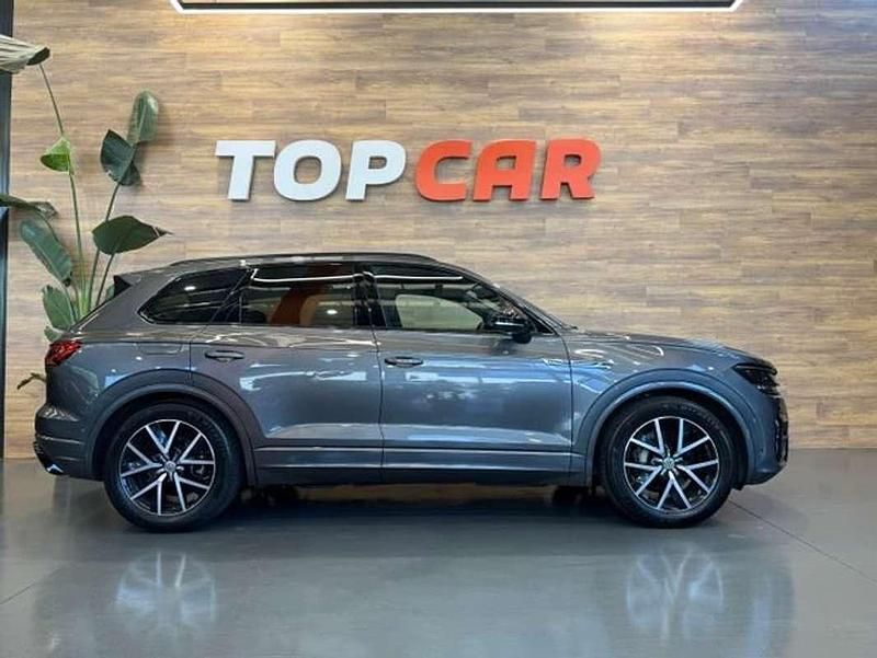 Usado VW Touareg R-line 286 CV (210 kW) 2020 Gris / plata SUV