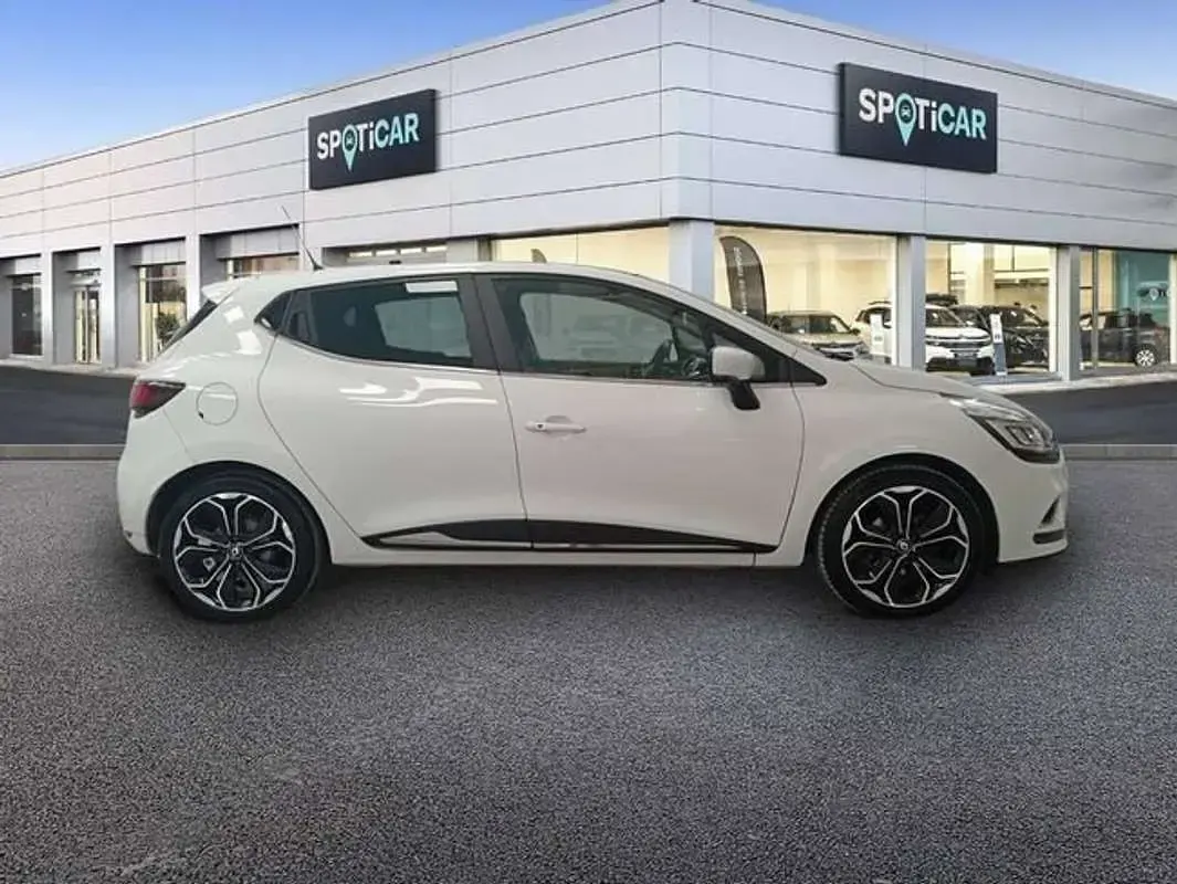 Usado Renault Clio Zen 118 CV (86 kW) 2017 Blanco Utilitario